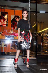 组图：侯佩岑自曝婚期在4月 与林志玲同场斗艳