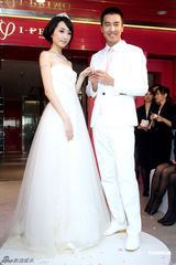 组图：赵又廷柯佳嬿再演情侣 大方贺阮经天入围金马 