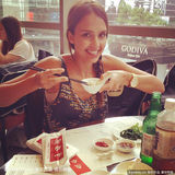 组图：杰西卡-阿尔芭推特自曝上海行搞怪照片