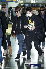 组图：SHINeeBEAST等赴巴黎参加《音乐银行》公演