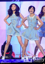 组图：少时等热爆首尔歌谣大奖 EXO大赢洒泪