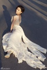 组图：周庭伊时尚大片五官精致风华绝代