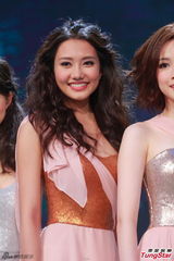 组图：港姐准决赛诞生10强 白纱裙秀腿抢镜