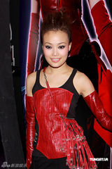 幻灯图集：容祖儿劲装出席游戏展 圣诞迎完美假期