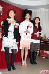 组图：陈凯琳望出席六叔追思会 黄心颖甚少下厨