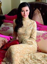 幻灯图：李嘉欣代言床品广告 卧姿优雅尽显妩媚