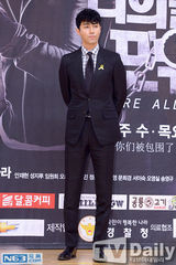 组图：车胜元李升基等宣传《包围》 安宰贤呆萌