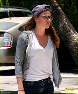 组图：暮光女休闲装素颜似学生