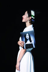 组图：江一燕《BQ》杂志写真 混搭着装烈焰红唇