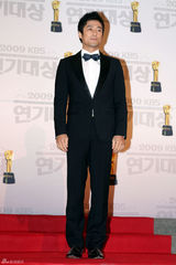 高清组图：韩国群星汇聚KBS电视台颁奖礼