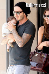 组图：贝克汉姆千金首曝光 小脸肉嘟嘟可爱至极