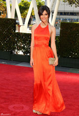 组图：维多利亚-嘉丝蒂橙色礼服性感亮相