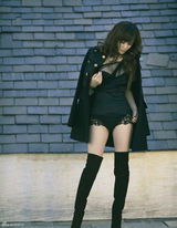 高清图：女主播王婧再登《男人装》 性感内衣惹火