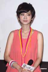 组图：曾之乔为新剧裸背上阵 被吴建豪袭胸吓坏父母