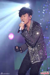 组图：严爵挑战唱跳险破音 林俊杰压轴热舞