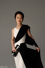 组图：吕薇出席名跑车发布会 东方神韵闪耀意大利