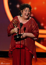 组图：艾美奖现场 玛格-马丁戴尔获剧情最佳女配奖