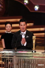 组图：黄智贤凭《潜行狙击》获得最佳男配角奖