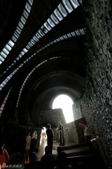 组图：董璇高云翔日本拍杂志封面 红枫林间共赏秋色