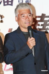 组图：巫启贤邰正宵红馆再开唱 将演绎经典老歌