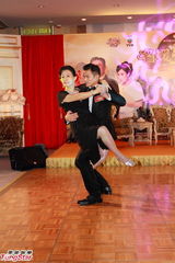 组图：众星为公益起舞 刘松仁拥妻妾艳福不浅