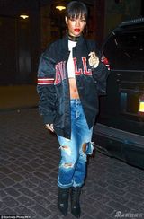 组图：蕾哈娜夜店买醉 公牛外套加身风骚晒蛮腰