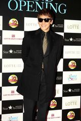 高清组图：Rain崔智友池诚齐聚 亮相明星大道