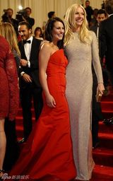 组图：美国时装学院庆典举行 众明星红毯竞艳