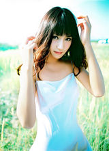 幻灯图：韩雨芹清纯写真曝光 罗裙轻摆笑容恬淡