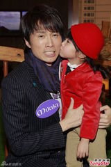 组图：廖碧儿秀事业线  黄子华拍剧主动出击