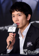 组图：黄静茵宣传《秘密》透胸贴 李多熙(李多喜)秀蛮腰