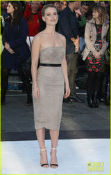 组图：《星际迷航2》伦敦首映 卷福大笑