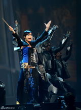 组图：李宇春北京开唱 歌迷高喊你好漂亮