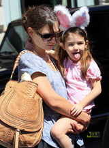 幻灯图：汤姆-克鲁斯女儿苏瑞变身小“兔女郎”