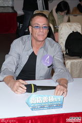 组图：尚格云顿助阵2012亚姐竞选赞佳丽优雅