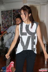 组图：钟嘉欣将办个唱 首度尝试跳舞突破自己