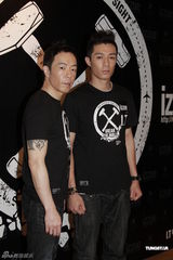 组图：朱茵怀孕一日九餐 黄贯中帮吃体重飙升