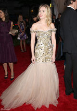 高清组图：斯嘉丽-约翰逊抹胸礼服亮相秀丰胸