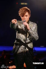 幻灯图：张敬轩香港个唱闭幕 红馆营造浪漫气氛