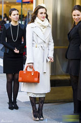 高清组图：莉顿-梅斯特街拍 白色大衣搭配靓包