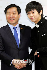 组图：Superjunior出席韩食形象宣传大使任命仪式