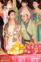 幻灯组图：林峰阿Sa(蔡卓妍)似亲密情侣 狄龙力挺叶童丈夫