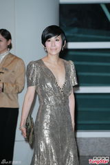 组图：汪圆圆婚礼甜蜜长吻 吴君如李嘉欣等到场