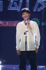 组图：吴建豪《舞林大会》热舞 张一山扎马尾助阵