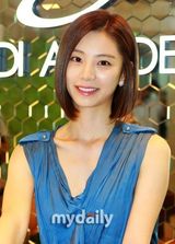 组图：金希澈朴秀珍等出席教育学院开业仪式