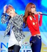 组图：歌手G.NA参加职业排球联赛颁奖礼献热舞