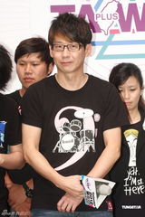 组图：五月天将赴日韩音乐节 称想体验女仆店