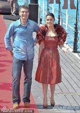 高清组图：《穿靴子的猫》亮相 班德拉斯拥吻海耶克