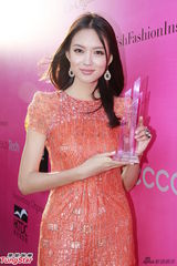 组图：吴君如力挺曾志伟 胡杏儿不急发展新感情