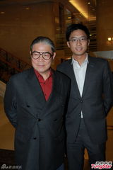 组图：霍震霆见长孙心情大好 劝儿媳晶晶多休息